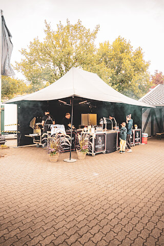 Grillzelt draußen @ 