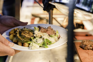 Teller am Buffet mit BBQ @ 