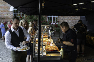 BBQ Buffet wird ausgegeben @ 