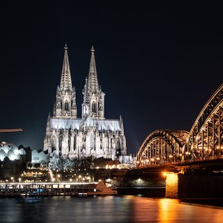 Kölner Dom und Hohenzollernbrücke bei Nacht @ 