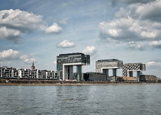 Kranhäuser im Kölner Rheinauhafen @ 